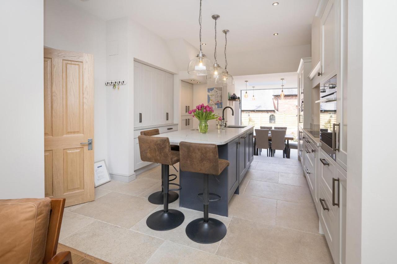 Townhouse By Harrogate Serviced Apartments Exterior photo